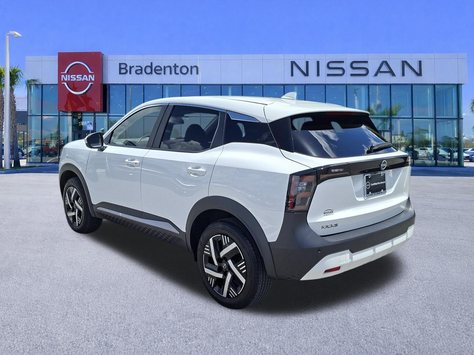 Certified 2025 Nissan Kicks SV FWD image 7