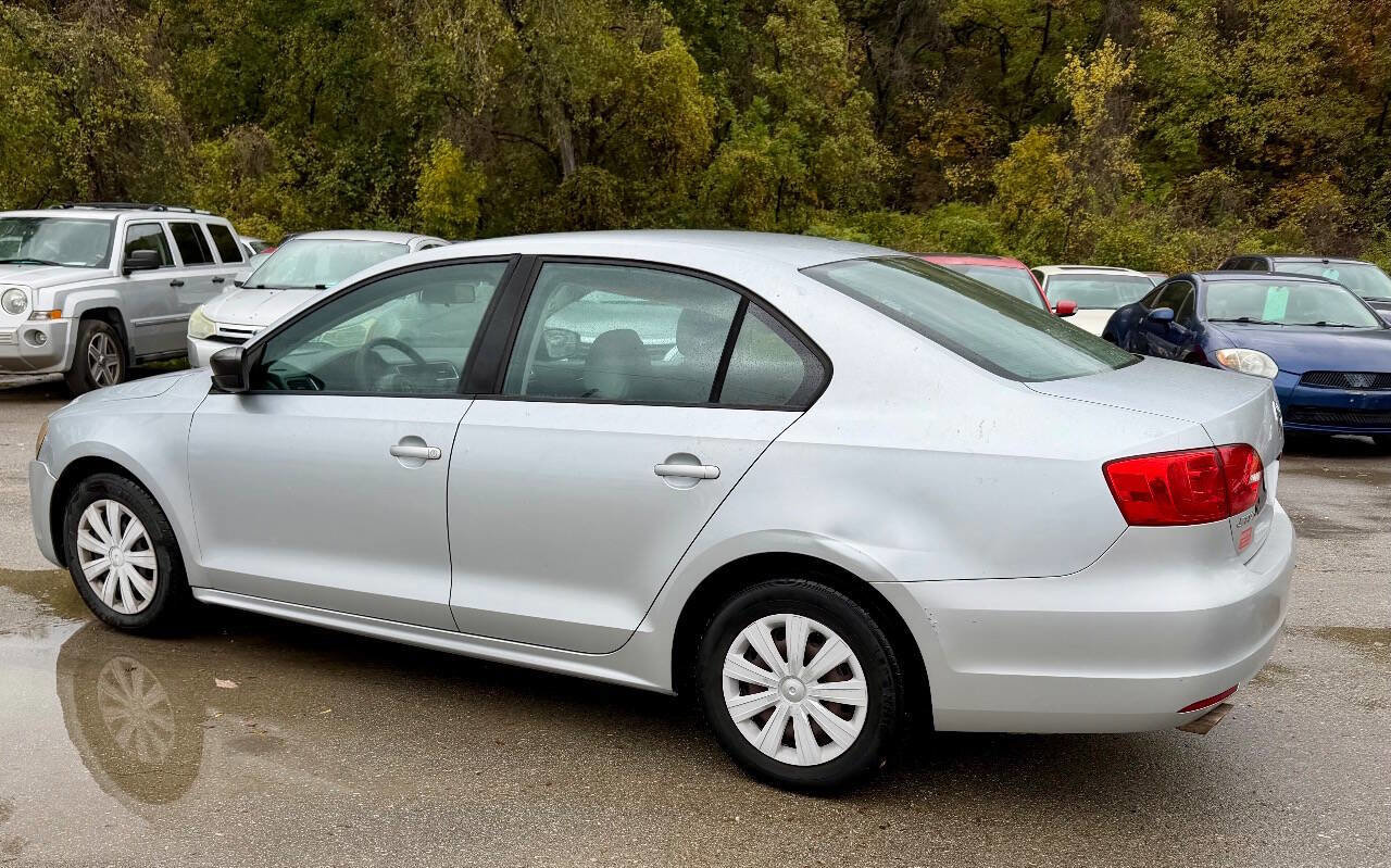 Used 2011 Volkswagen Jetta S image 2