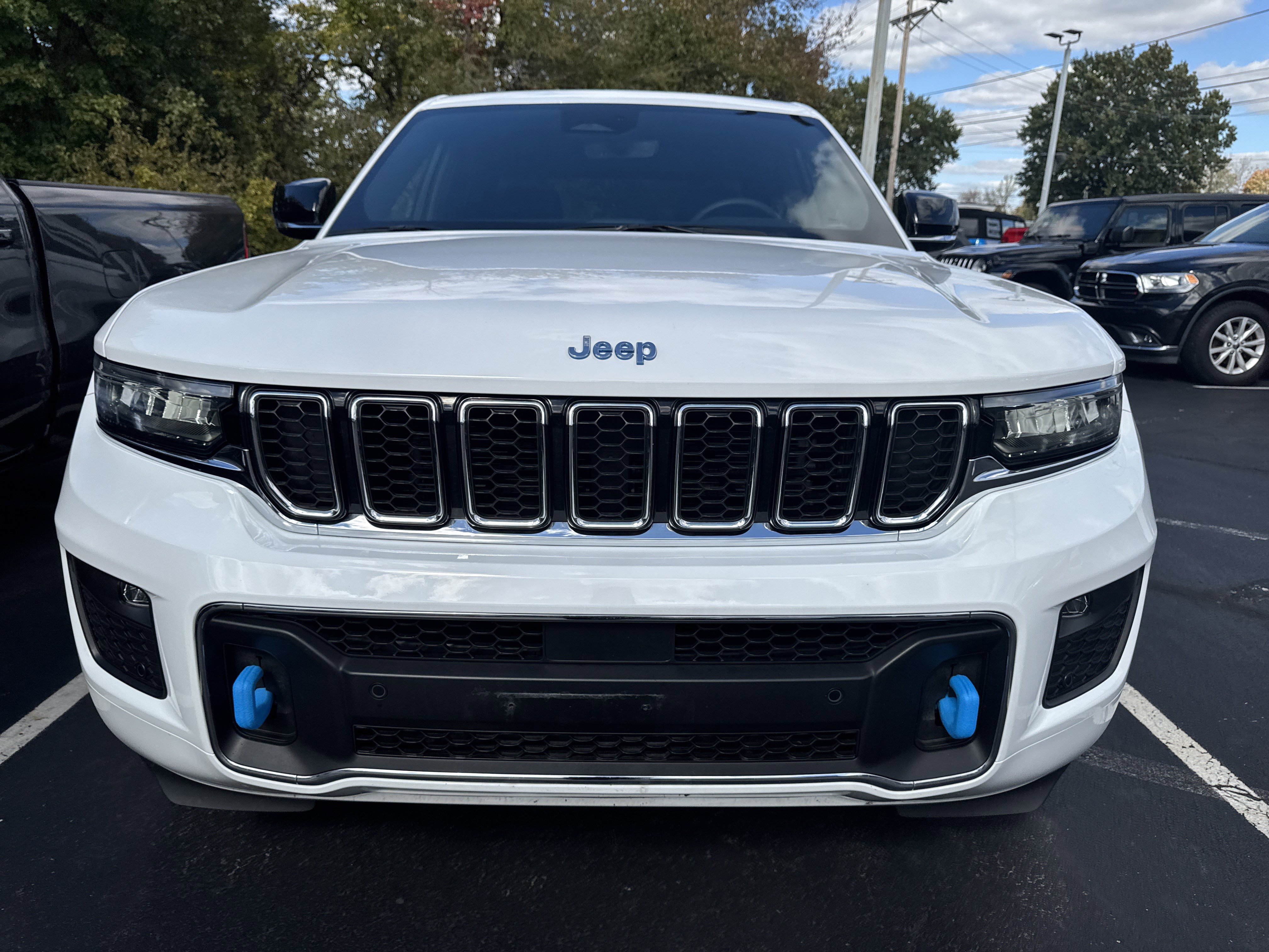 Used 2023 Jeep Grand Cherokee Overland AWD/4WD image 2