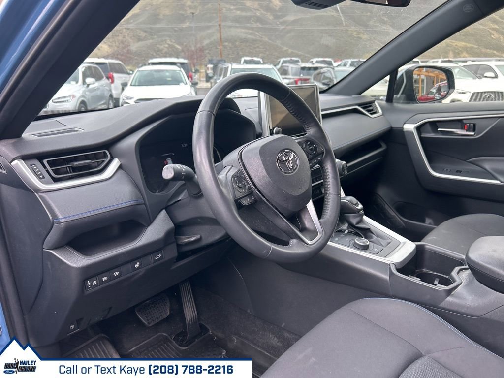 Used 2023 Toyota RAV4 SE w/ Convenience Package image 17