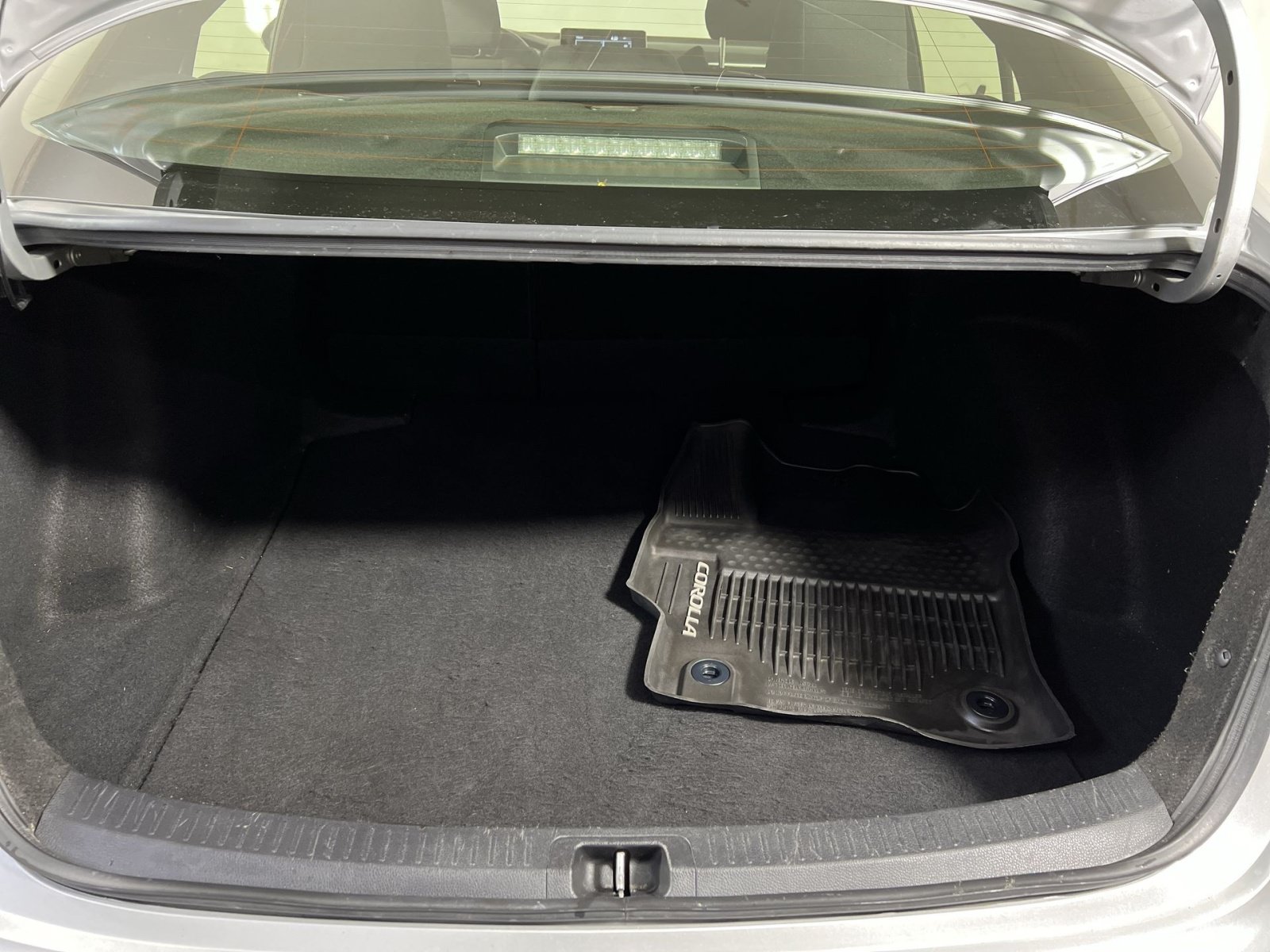Used 2020 Toyota Corolla SE FWD image 19