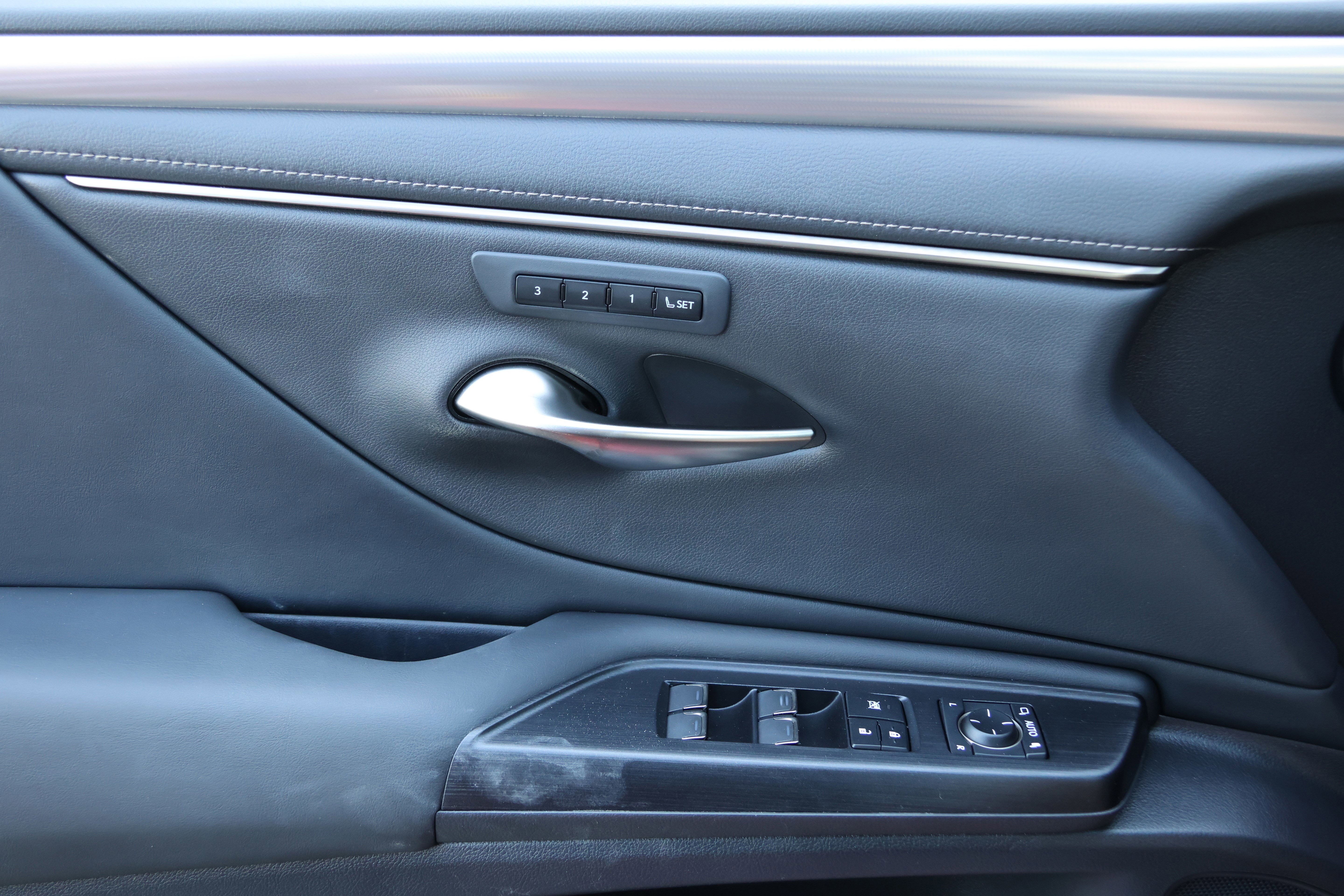 Used 2021 Lexus ES 350 F Sport w/ Accessory Package 2 FWD image 12