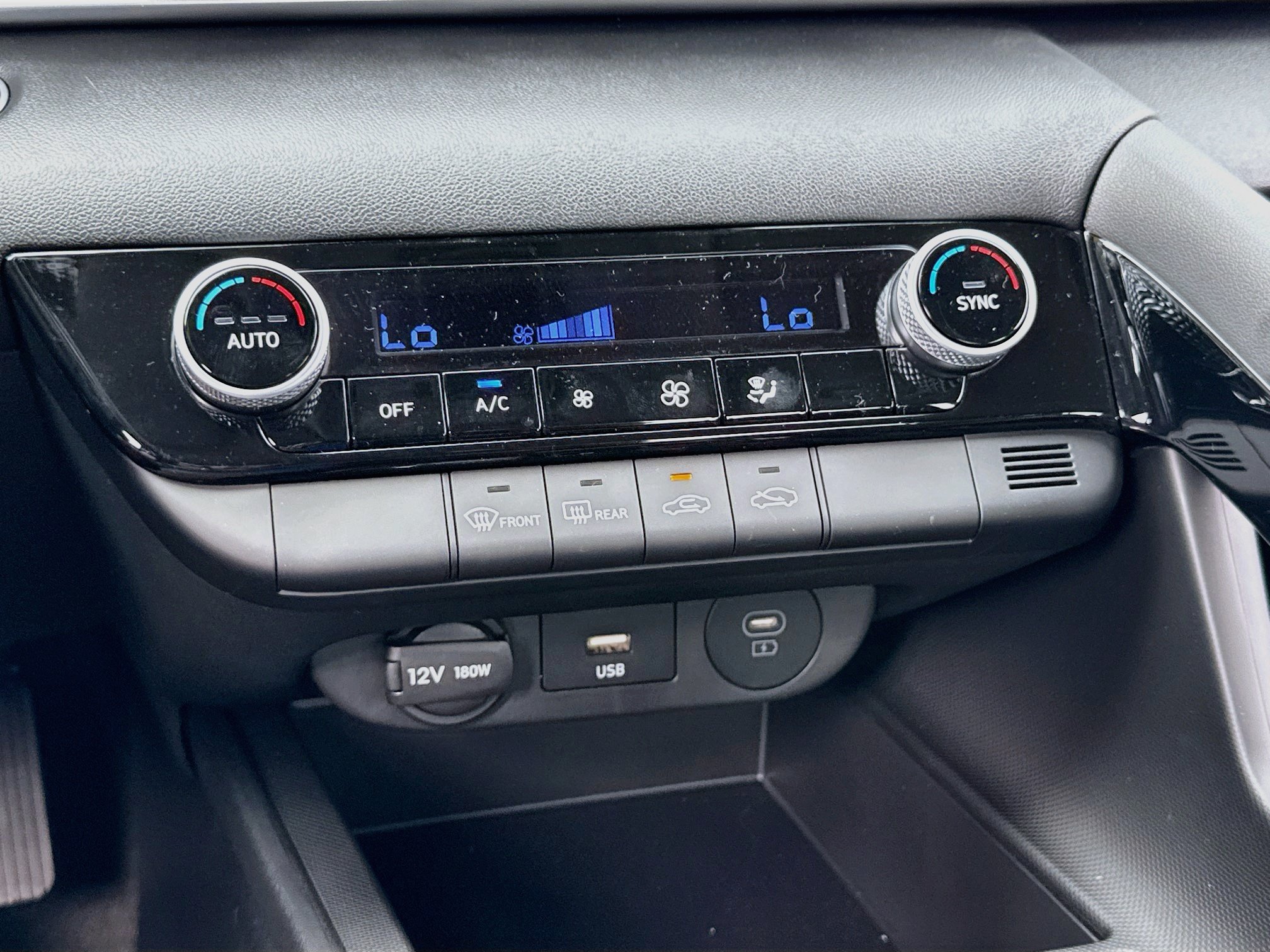 New 2026 Hyundai Elantra Hybrid FWD image 11