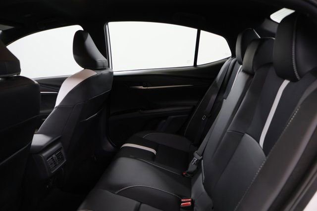 Used 2025 Toyota Camry SE image 30