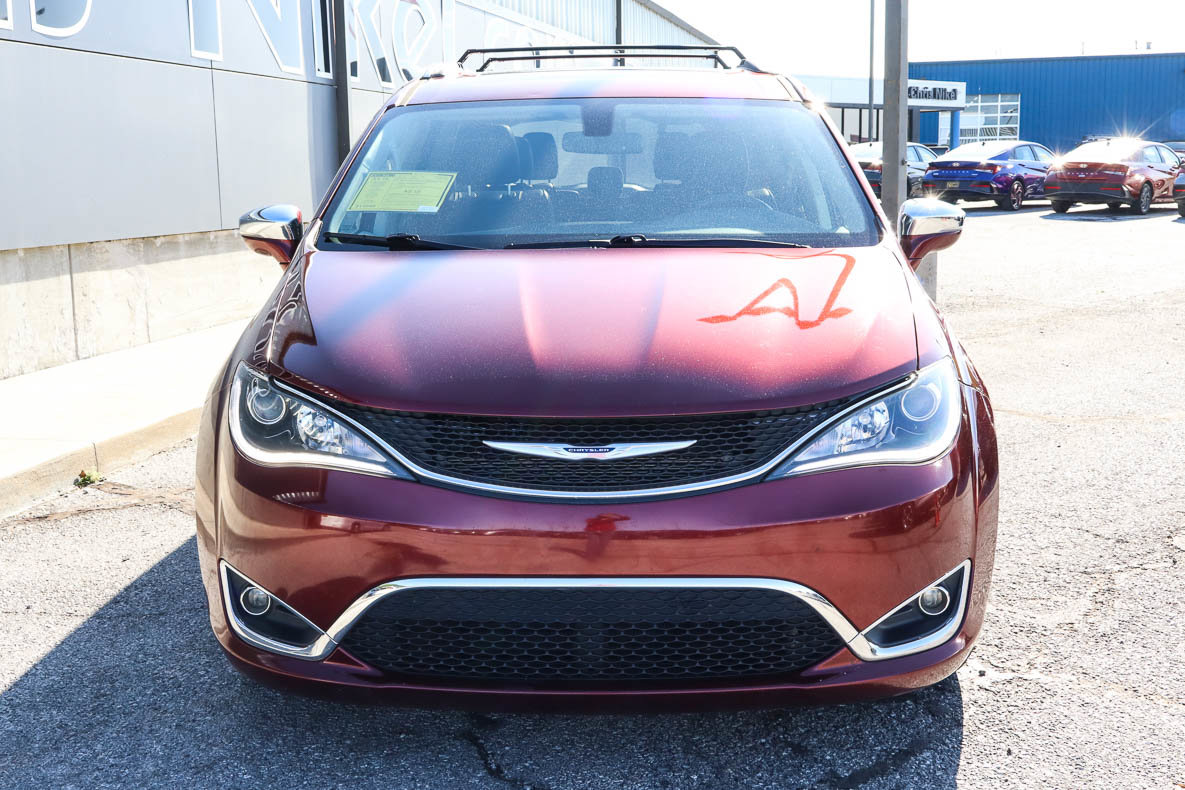 Used 2020 Chrysler Pacifica Limited FWD image 2