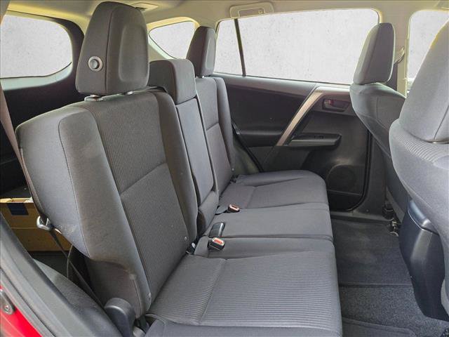 Used 2018 Toyota RAV4 LE FWD image 18