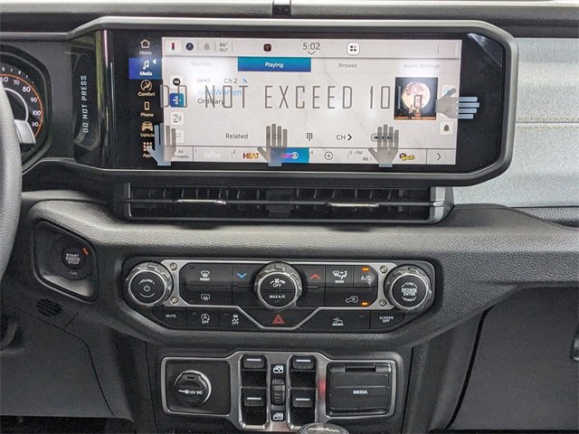 New 2025 Jeep Gladiator Sport image 17