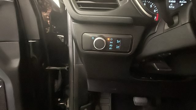 Used 2020 Ford Escape SE FWD image 18