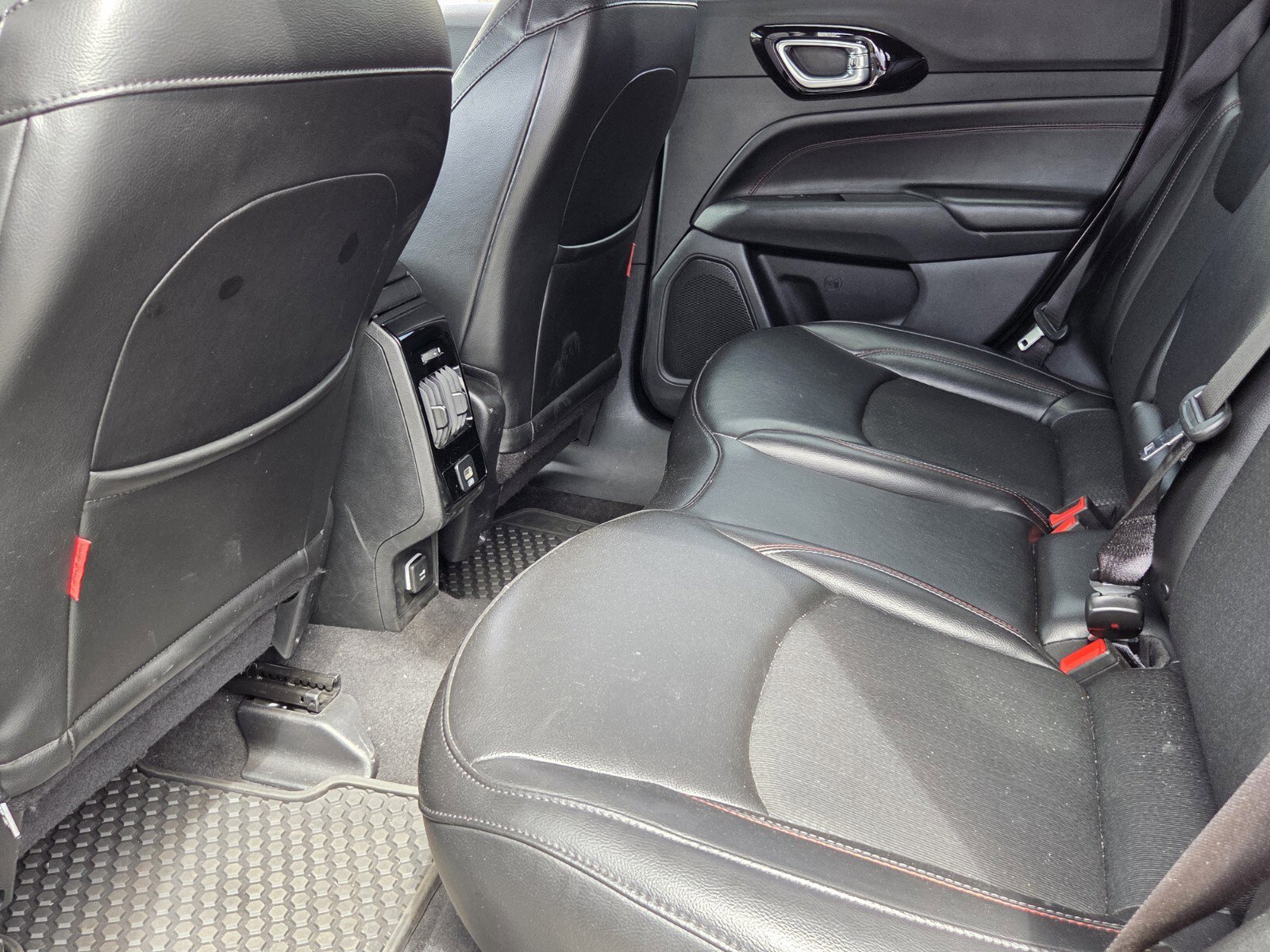 Used 2023 Jeep Compass Trailhawk image 11