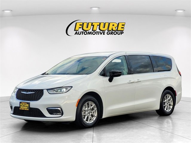 Used 2024 Chrysler Pacifica Touring-L image 5
