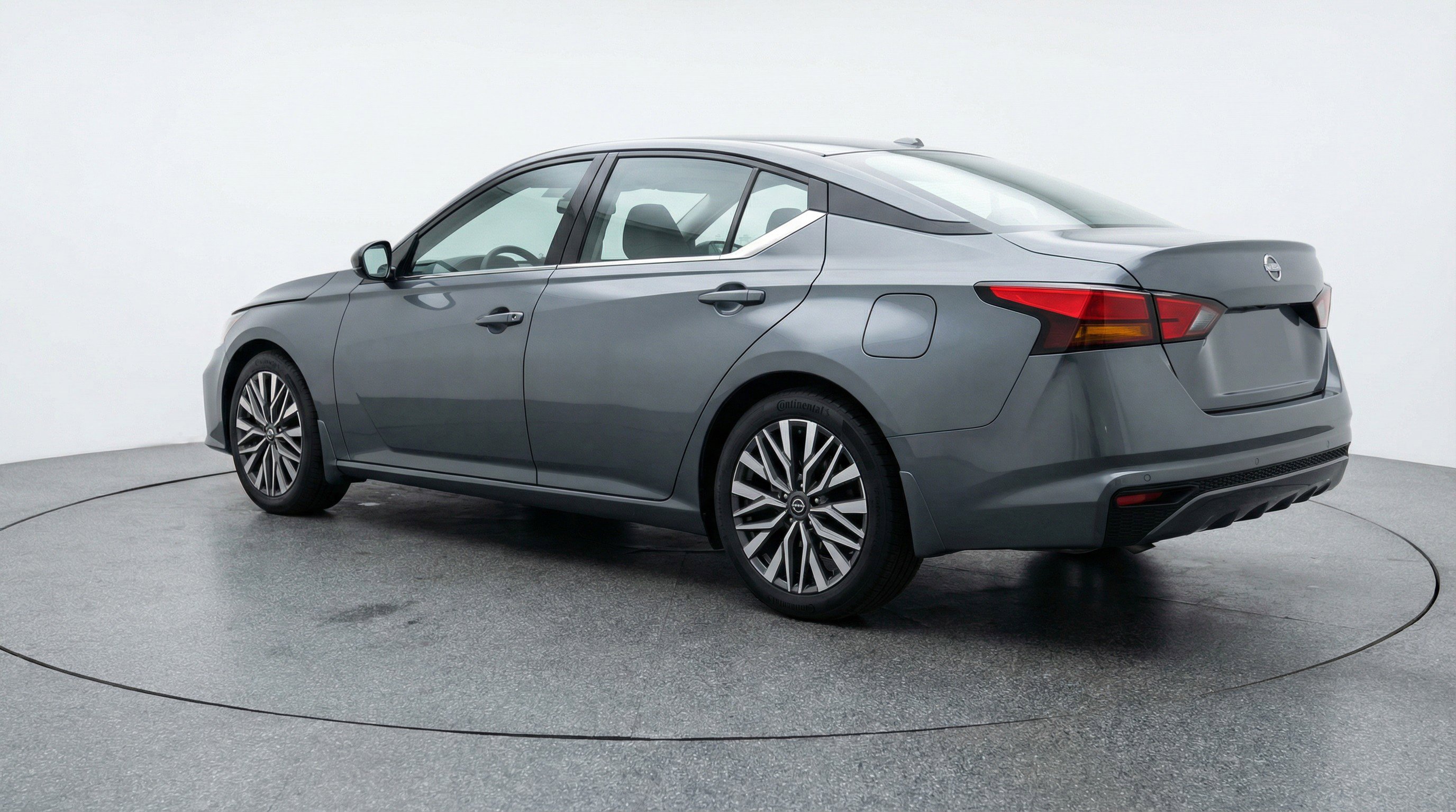 Used 2025 Nissan Altima 2.5 SV FWD image 6