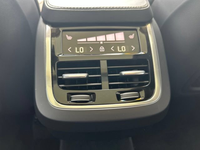 Certified 2024 Volvo XC90 B5 Plus w/ Protection Package Premier AWD/4WD image 16