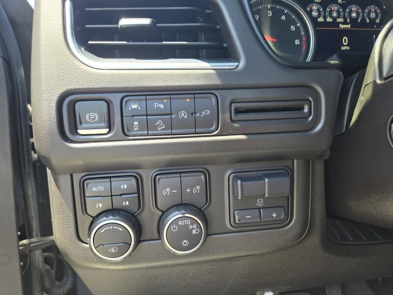 Used 2021 Chevrolet Suburban Z71 w/ Z71 Off-Road Package AWD/4WD image 15