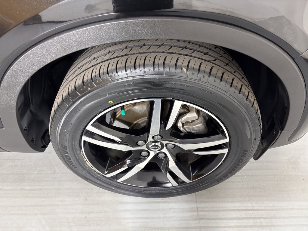 Used 2023 Volvo XC40 B5 Core w/ Protection Package Premier image 11