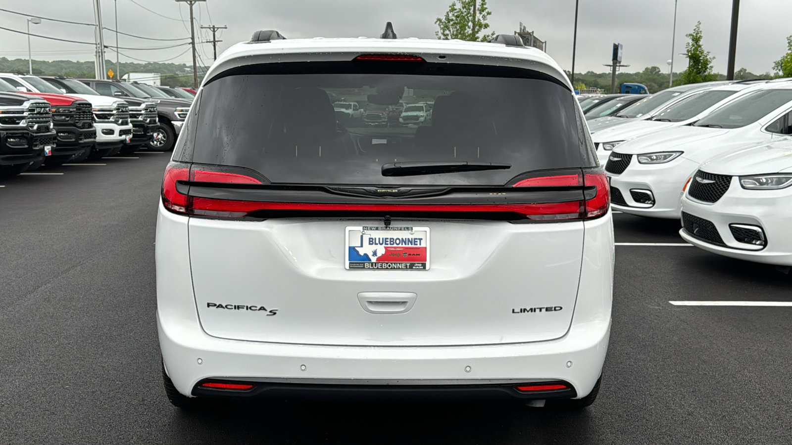 New 2026 Chrysler Pacifica Limited FWD image 6