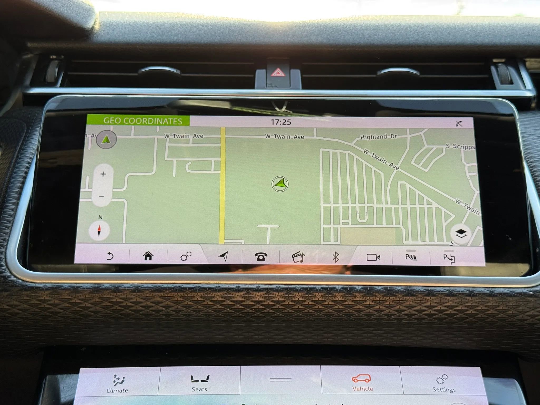 Used 2019 Land Rover Range Rover Velar R-Dynamic SE AWD/4WD image 25