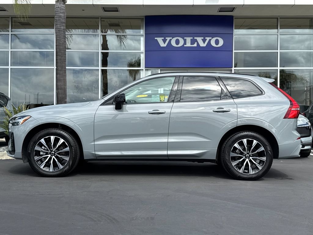 Certified 2025 Volvo XC60 B5 Core image 2