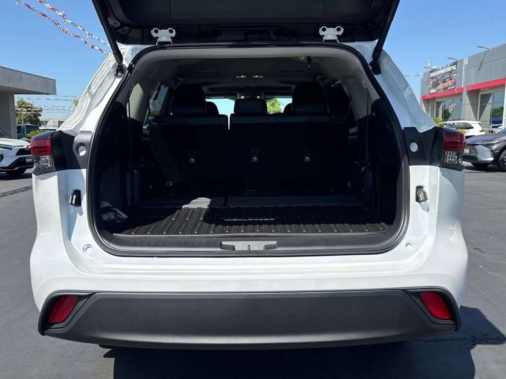 New 2026 Toyota Highlander XLE AWD/4WD image 13