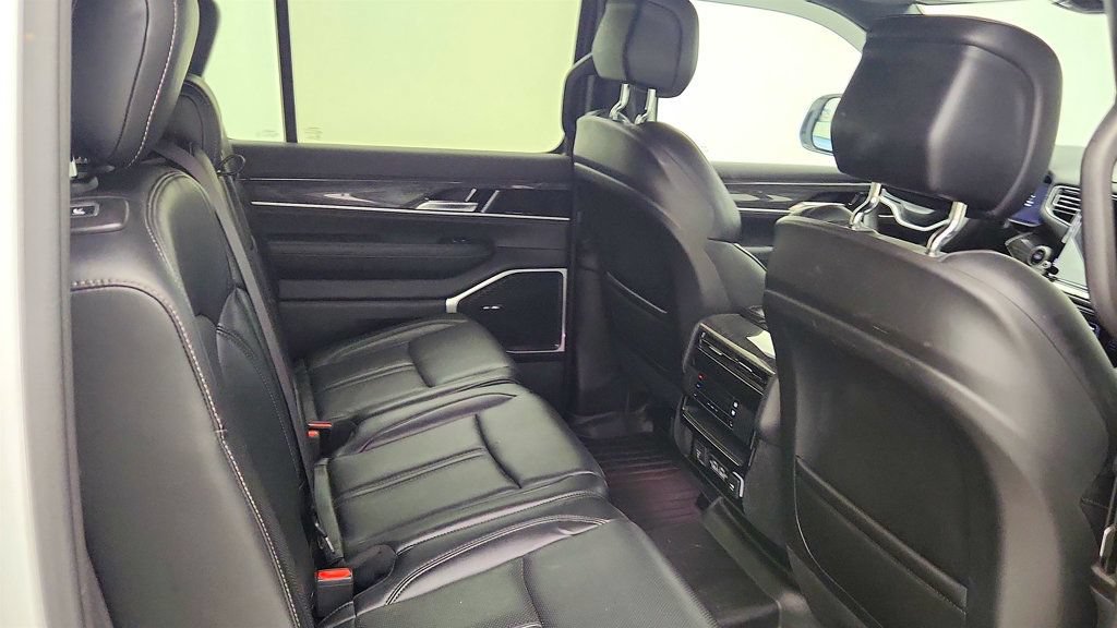 Used 2022 Jeep Wagoneer Series III AWD/4WD image 22