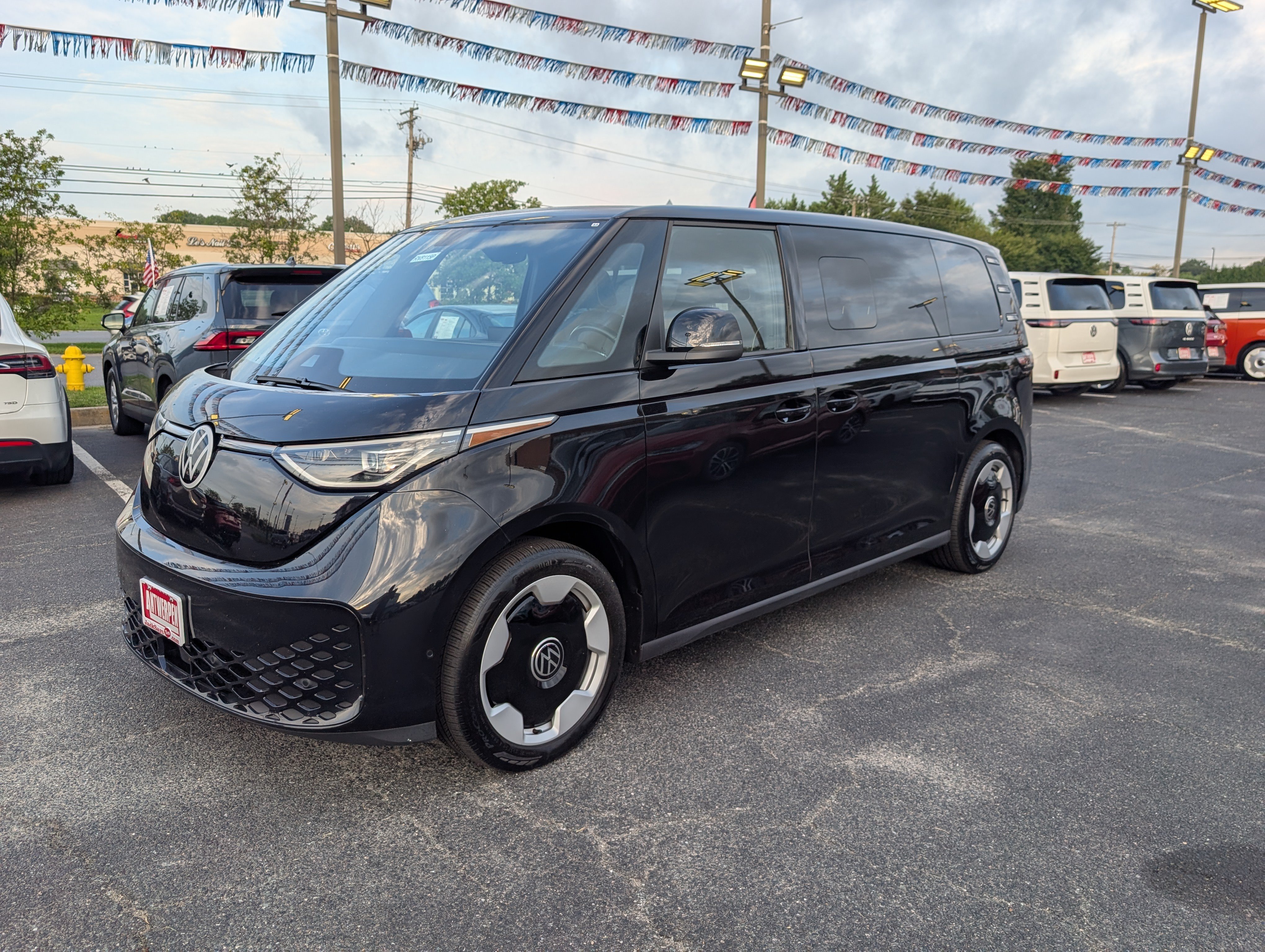 Used 2025 Volkswagen ID. Buzz Pro S Plus RWD image 7