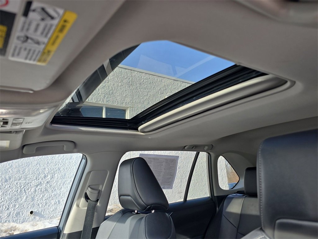 Used 2022 Toyota RAV4 XLE Premium image 19