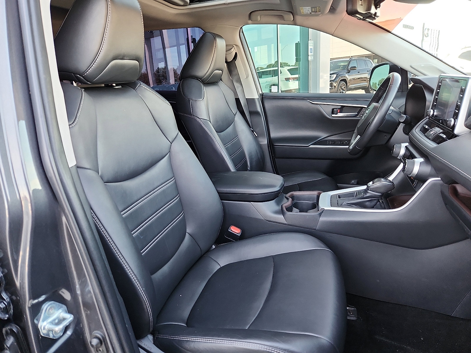 Used 2019 Toyota RAV4 Limited image 15