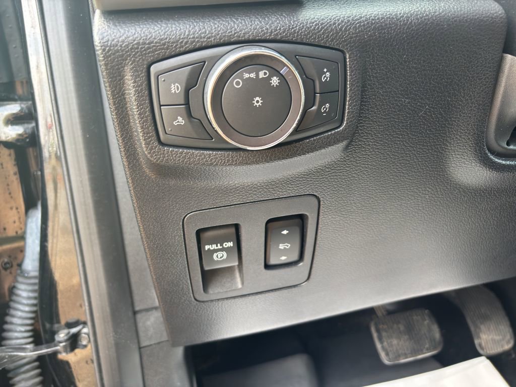 Used 2018 Ford F150 Lariat w/ Equipment Group 502A Luxury image 13