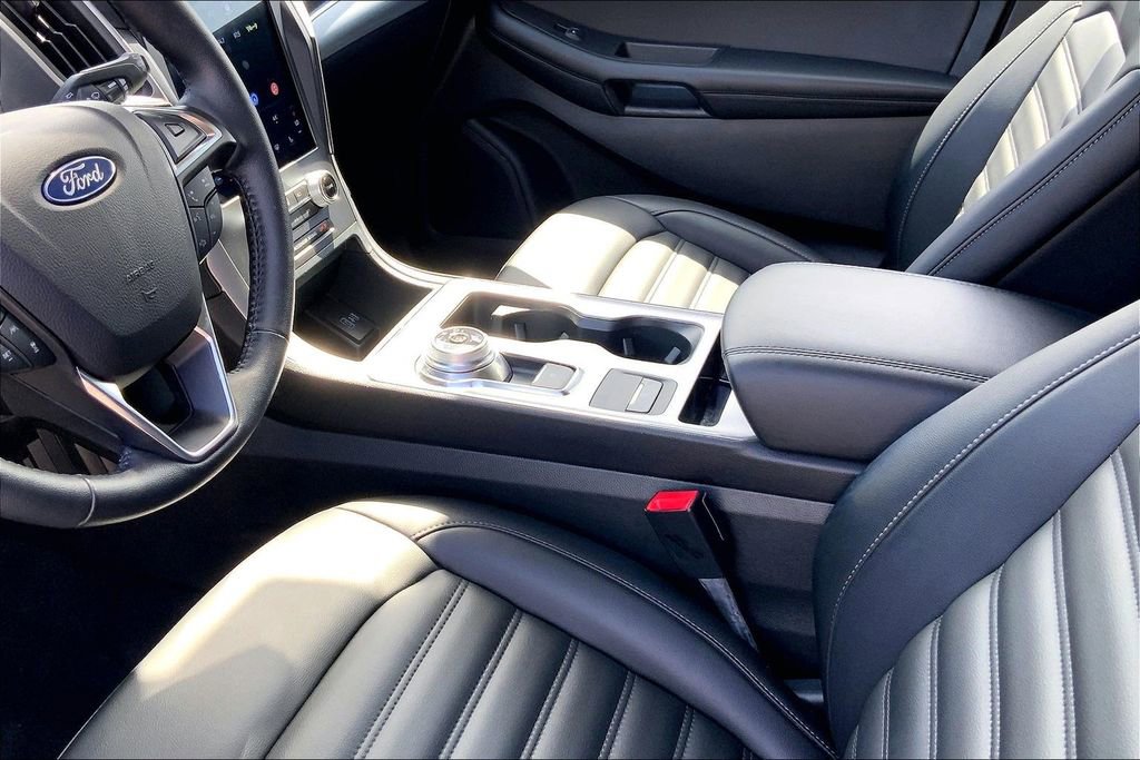 Used 2022 Ford Edge SEL w/ Convenience Package image 16