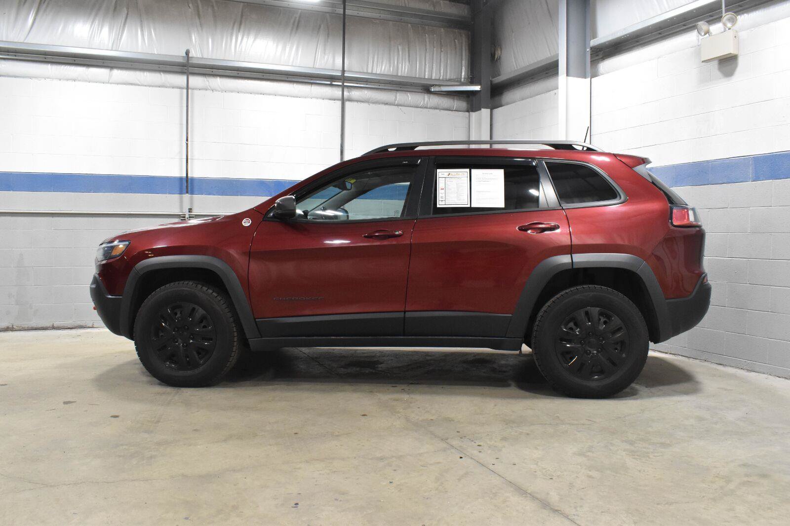 Used 2021 Jeep Cherokee Trailhawk w/ Comfort & Convenience Group AWD/4WD image 19