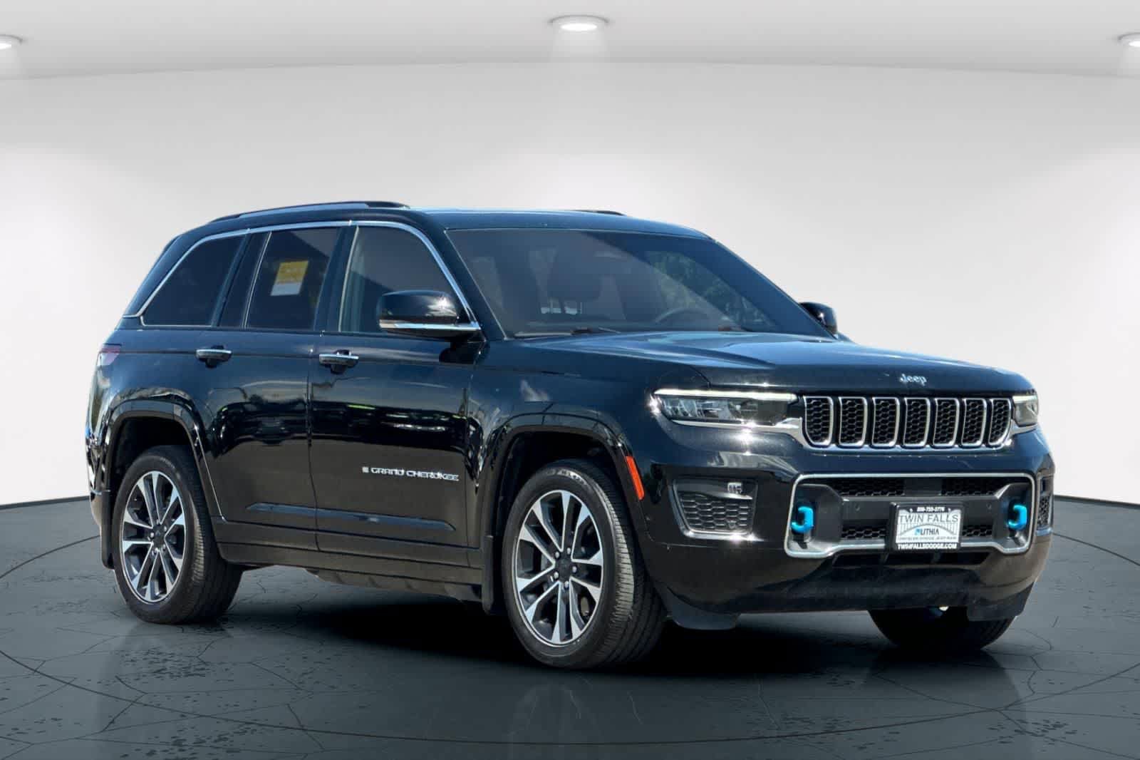 Certified 2022 Jeep Grand Cherokee Overland w/ MOPAR Finishing Package AWD/4WD image 5