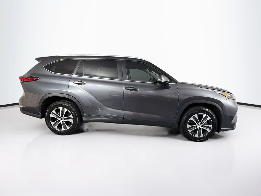 Used 2023 Toyota Highlander XLE FWD image 10