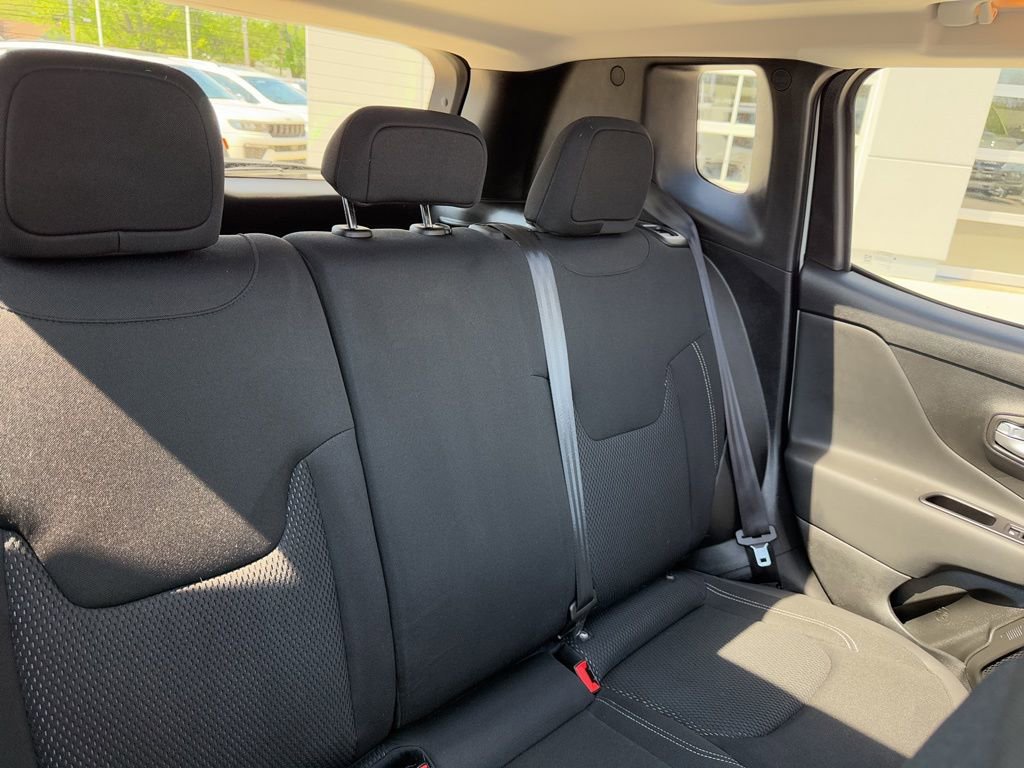 Used 2023 Jeep Renegade Latitude w/ Sun/Sound Group AWD/4WD image 42