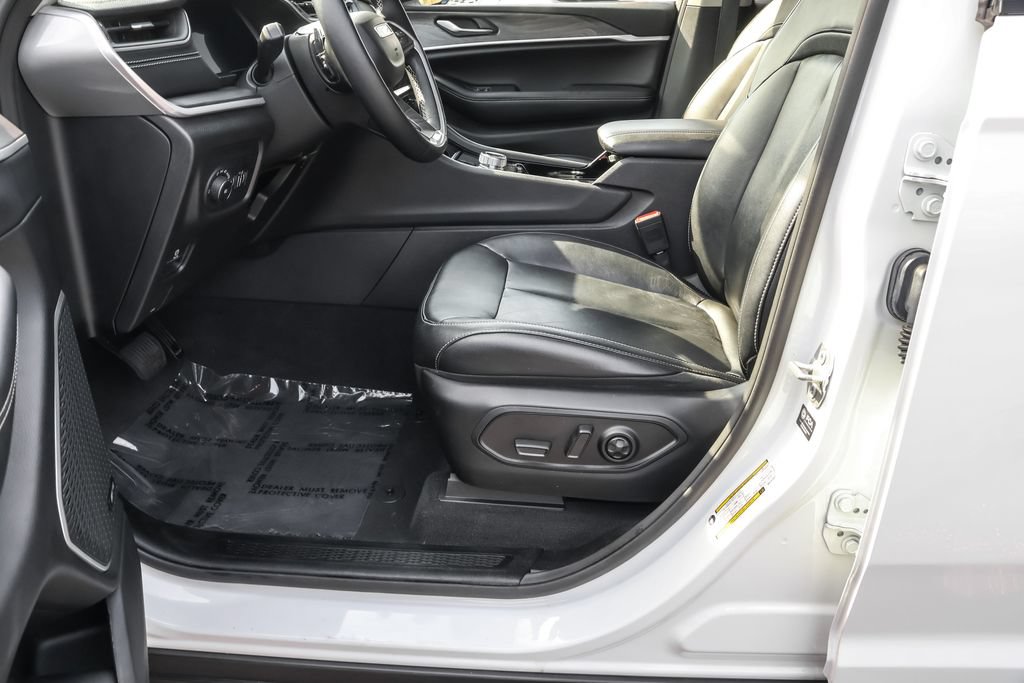 Used 2021 Jeep Grand Cherokee L Limited AWD/4WD image 19