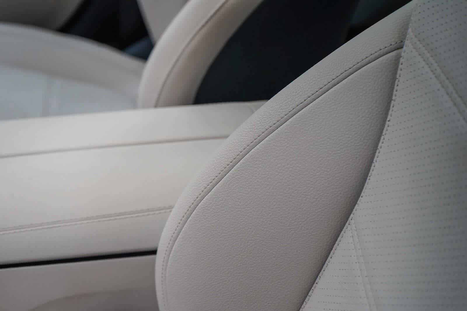 Used 2025 Mercedes-Benz C 300 4MATIC Sedan image 20
