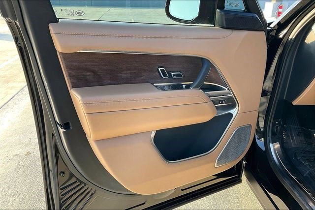 Used 2025 Land Rover Range Rover Long Wheelbase Autobiography image 28