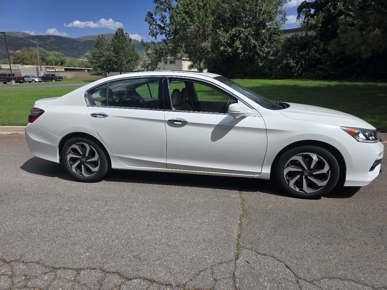 Used 2017 Honda Accord EX-L image 6