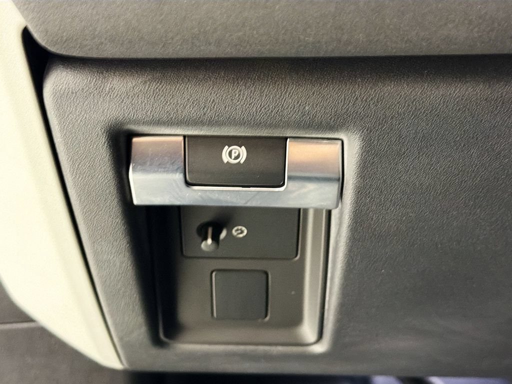 Certified 2023 Land Rover Defender 130 SE AWD/4WD image 10