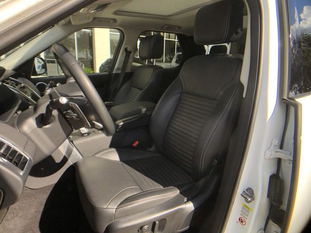 Used 2024 Land Rover Discovery S image 3
