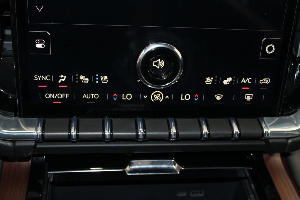Used 2025 GMC Yukon XL Denali AWD/4WD image 50