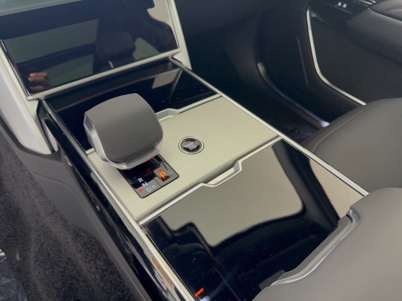 New 2026 Land Rover Range Rover SE AWD/4WD image 22
