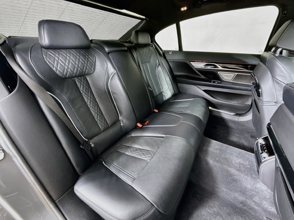 Used 2022 BMW 750i xDrive w/ M Sport Package AWD/4WD image 29
