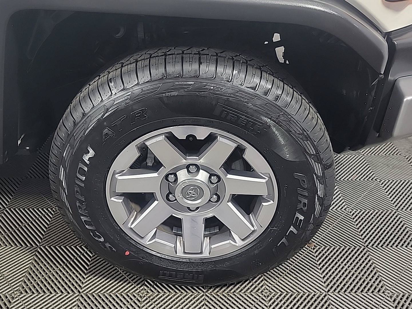Used 2014 Toyota FJ Cruiser 4WD w/ Upgrade Package image 3