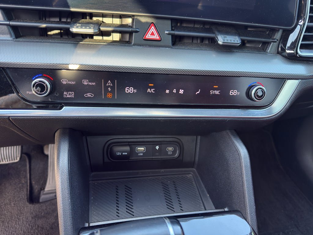 Used 2025 Kia Sportage SX image 17
