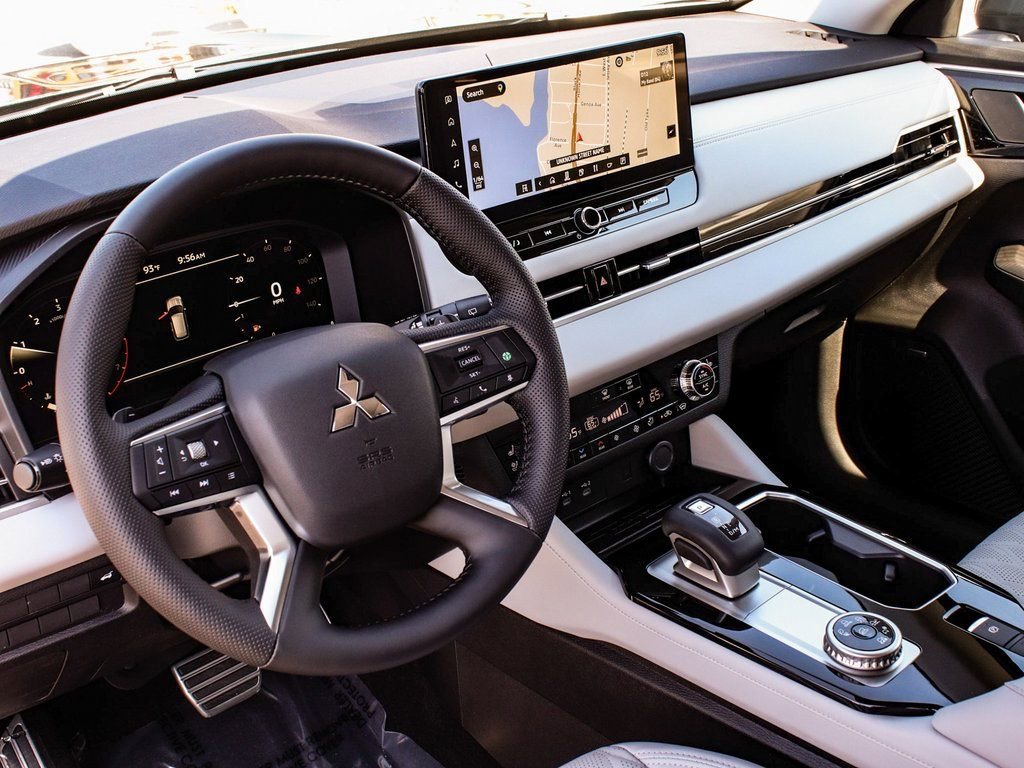 New 2025 Mitsubishi Outlander SEL AWD/4WD image 16
