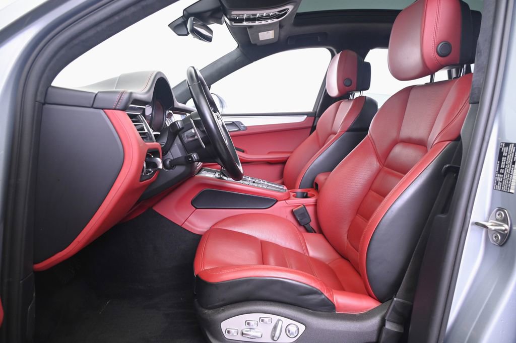 Certified 2021 Porsche Macan Turbo image 30