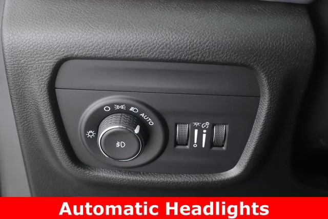 Used 2025 Jeep Grand Cherokee L Limited w/ Black Appearance Package image 20