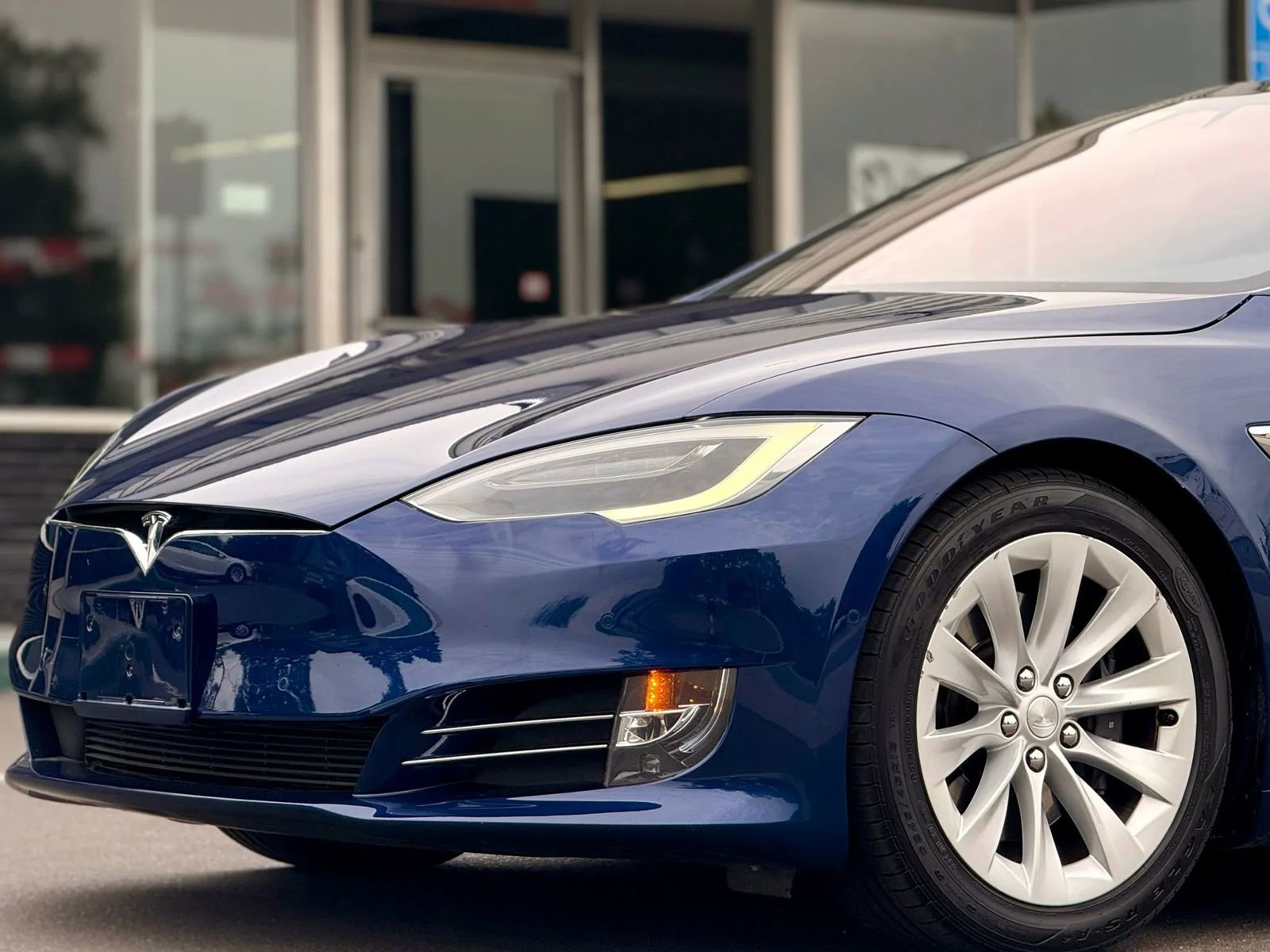 Used 2017 Tesla Model S 90D image 3