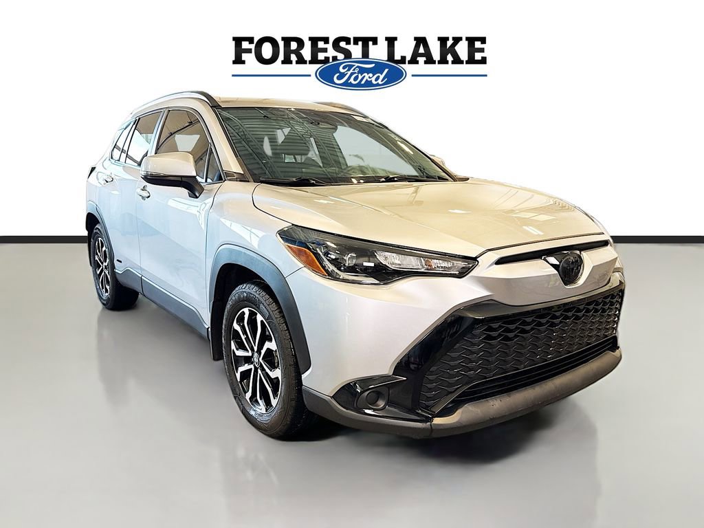 Used 2024 Toyota Corolla Cross SE image 1