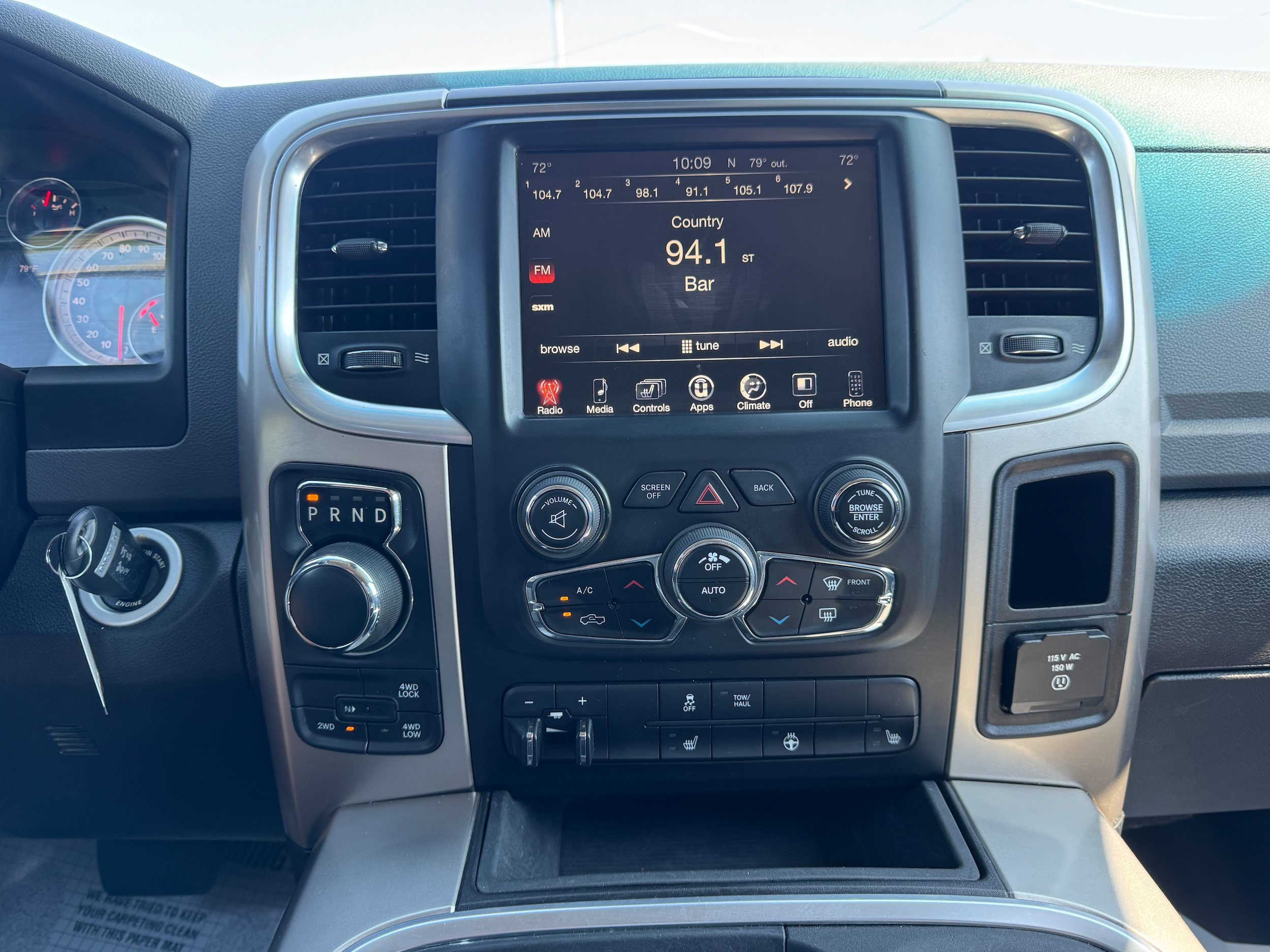 Used 2017 RAM 1500 Classic SLT AWD/4WD image 20