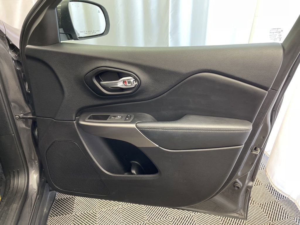 Used 2021 Jeep Cherokee Latitude Lux w/ Comfort/Convenience Group image 36